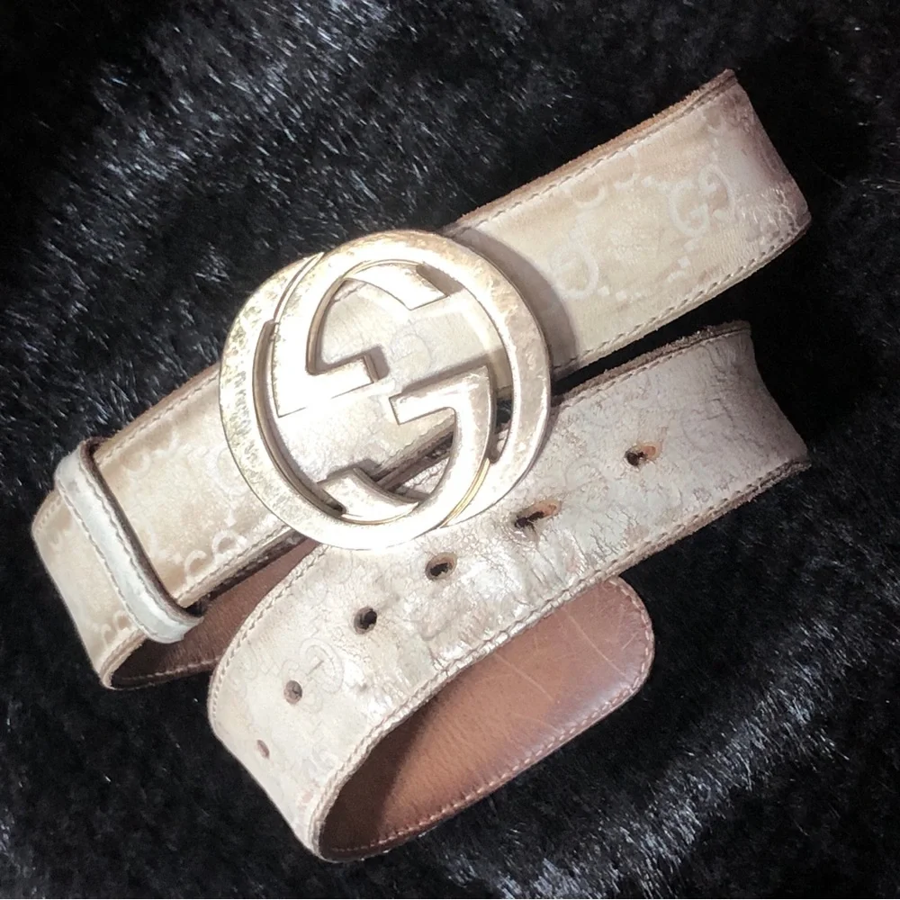 Gucci Beige Leather Belt with Gold Emblem